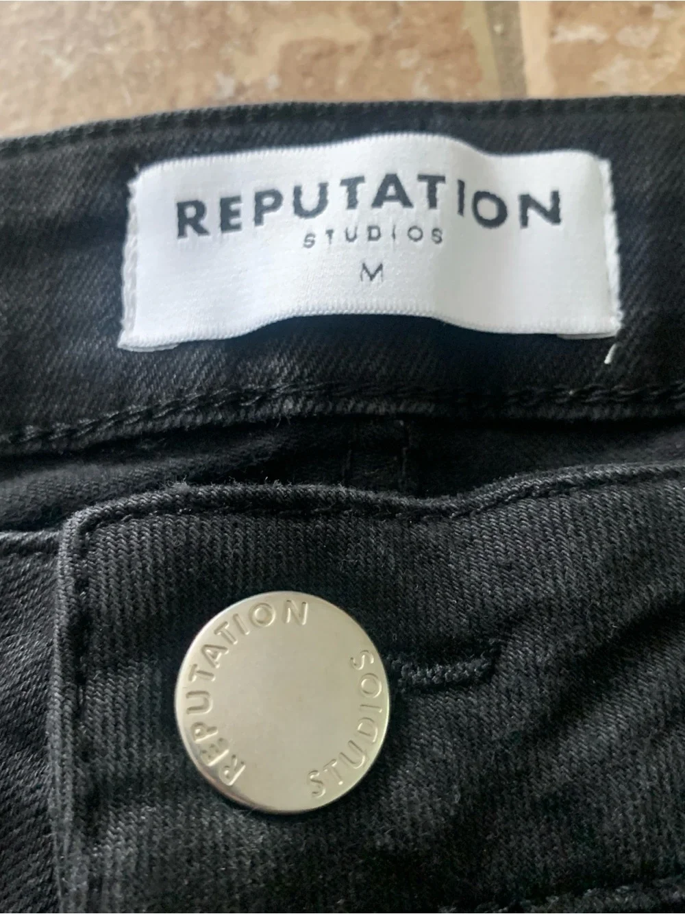Reputation studies black skinny jeans